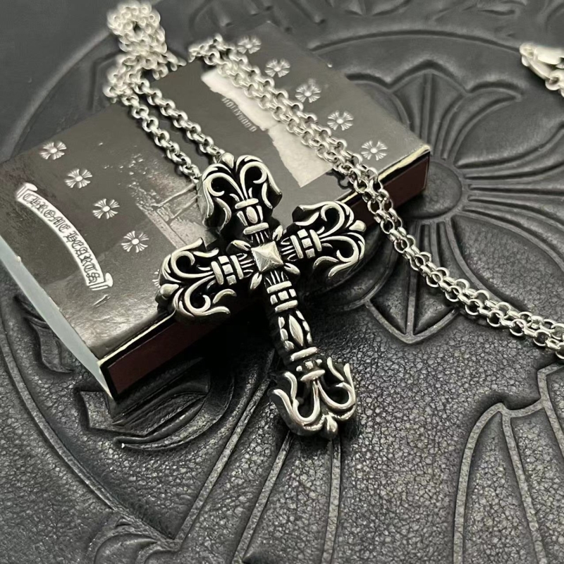 Ch**me He**ts necklaces